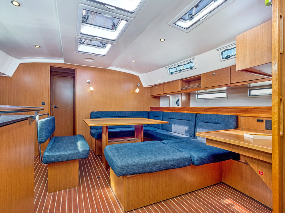 Dieses Bild hat ein leeres Alt-Attribut. Der Dateiname ist Yacht-315-2.jpg