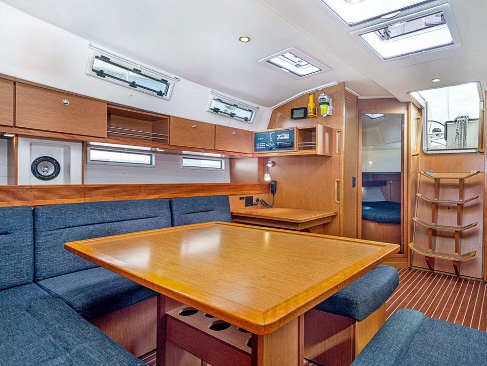 Dieses Bild hat ein leeres Alt-Attribut. Der Dateiname ist Yacht-315-3.jpg