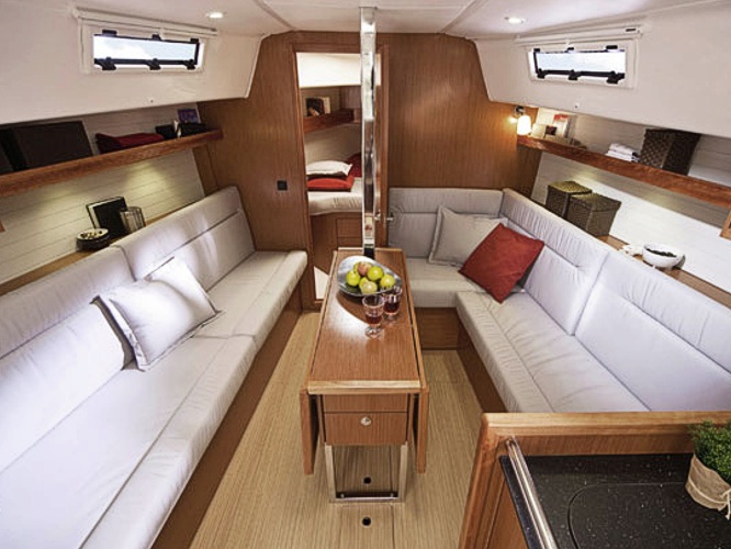 Dieses Bild hat ein leeres Alt-Attribut. Der Dateiname ist Yacht-109-2.jpg