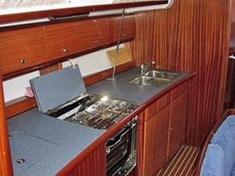 Dieses Bild hat ein leeres Alt-Attribut. Der Dateiname ist Yacht-138-3.jpg