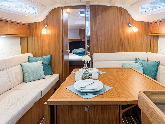 Dieses Bild hat ein leeres Alt-Attribut. Der Dateiname ist Yacht-147-2.jpg