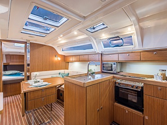 Dieses Bild hat ein leeres Alt-Attribut. Der Dateiname ist Yacht-149-4.jpg