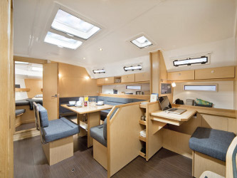 Dieses Bild hat ein leeres Alt-Attribut. Der Dateiname ist Yacht-169-2.jpg