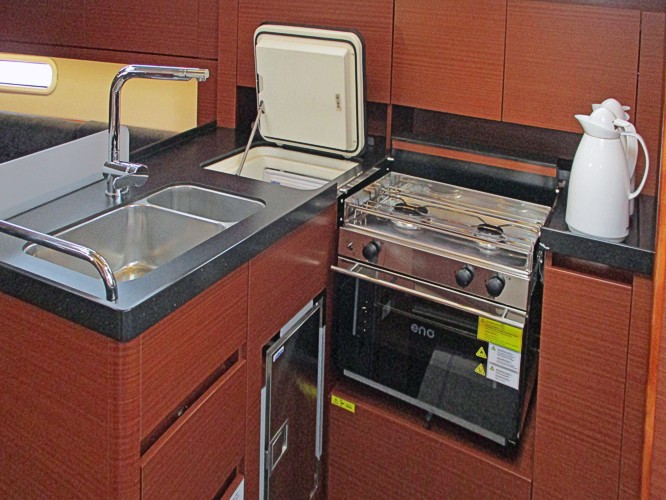 Dieses Bild hat ein leeres Alt-Attribut. Der Dateiname ist Yacht-175-3.jpg