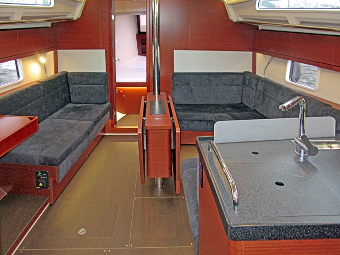 Dieses Bild hat ein leeres Alt-Attribut. Der Dateiname ist Yacht-179-2.jpg