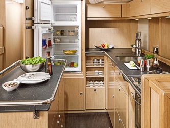 Dieses Bild hat ein leeres Alt-Attribut. Der Dateiname ist Yacht-253-3.jpg