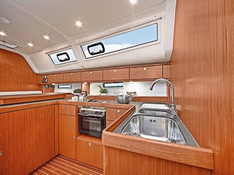 Dieses Bild hat ein leeres Alt-Attribut. Der Dateiname ist Yacht-254-3.jpg