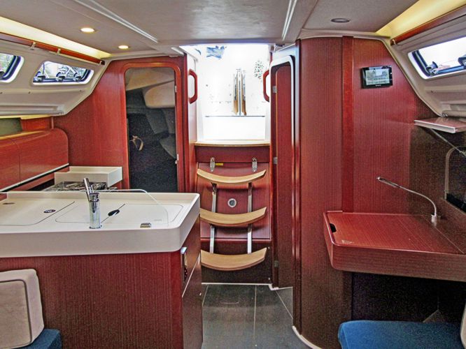 Dieses Bild hat ein leeres Alt-Attribut. Der Dateiname ist Yacht-293-2.jpg