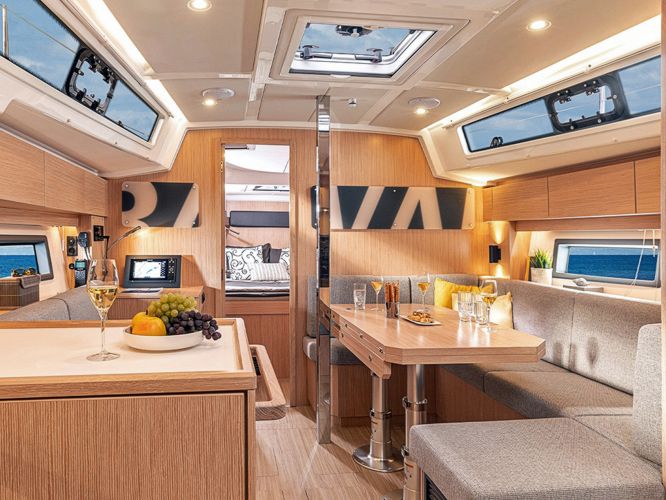 Dieses Bild hat ein leeres Alt-Attribut. Der Dateiname ist Yacht-314-2.jpg