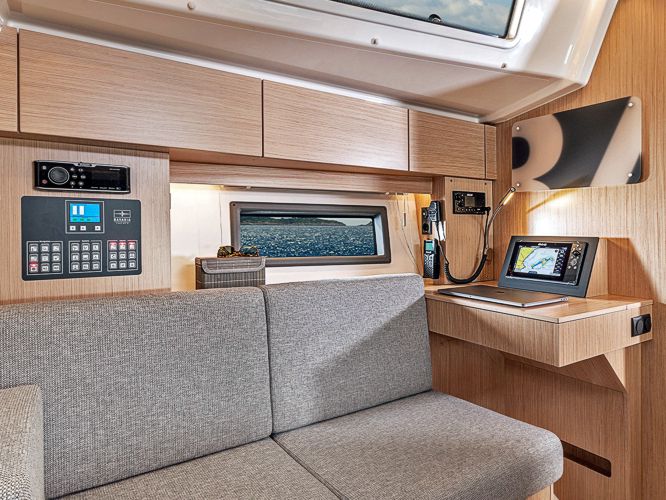 Dieses Bild hat ein leeres Alt-Attribut. Der Dateiname ist Yacht-314-4.jpg