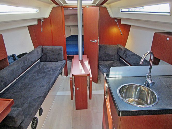 Dieses Bild hat ein leeres Alt-Attribut. Der Dateiname ist Yacht-323-3.jpg