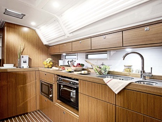 Dieses Bild hat ein leeres Alt-Attribut. Der Dateiname ist Yacht-342-5.jpg