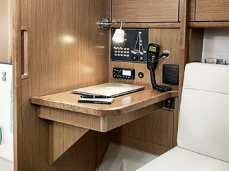 Dieses Bild hat ein leeres Alt-Attribut. Der Dateiname ist Yacht-345-4.jpg