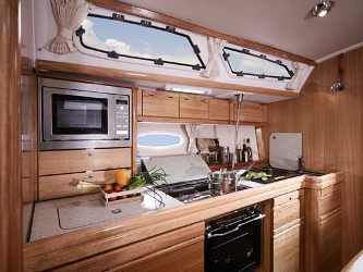 Dieses Bild hat ein leeres Alt-Attribut. Der Dateiname ist Yacht-358-3.jpg