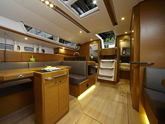 Dieses Bild hat ein leeres Alt-Attribut. Der Dateiname ist Yacht-371-3.jpg