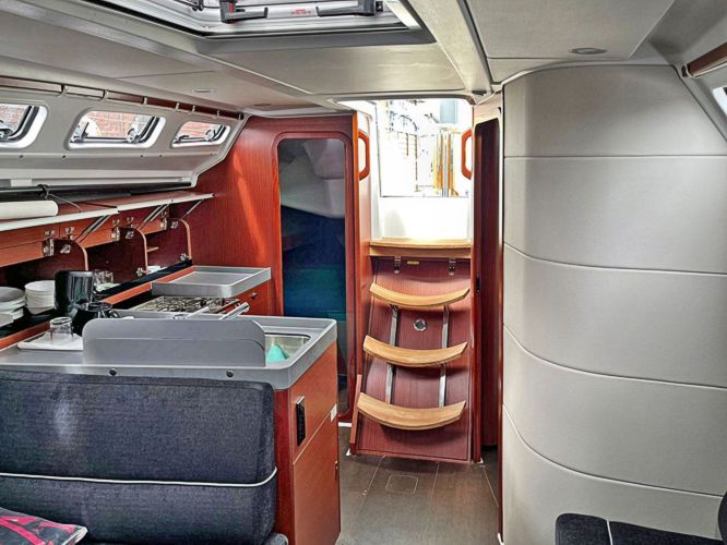 Dieses Bild hat ein leeres Alt-Attribut. Der Dateiname ist Yacht-383-2.jpg