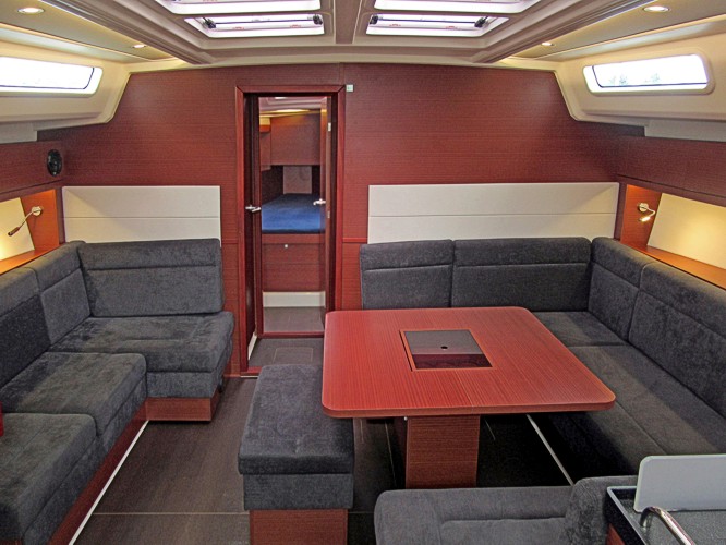 Dieses Bild hat ein leeres Alt-Attribut. Der Dateiname ist Yacht-399-2.jpg