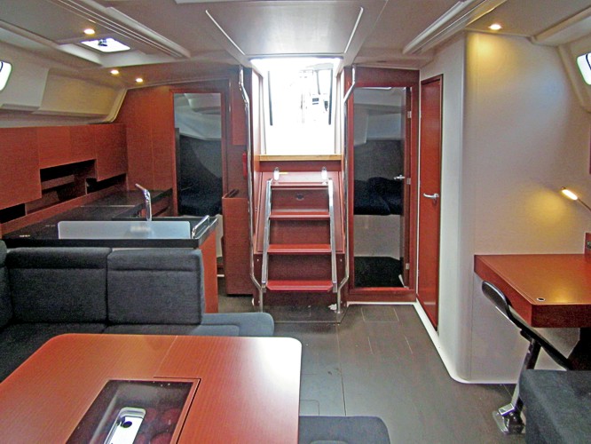 Dieses Bild hat ein leeres Alt-Attribut. Der Dateiname ist Yacht-399-3.jpg