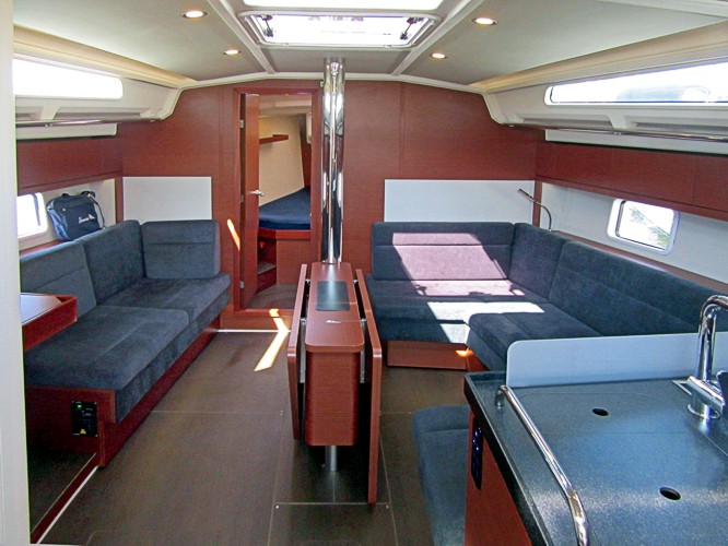 Dieses Bild hat ein leeres Alt-Attribut. Der Dateiname ist Yacht-404-2.jpg