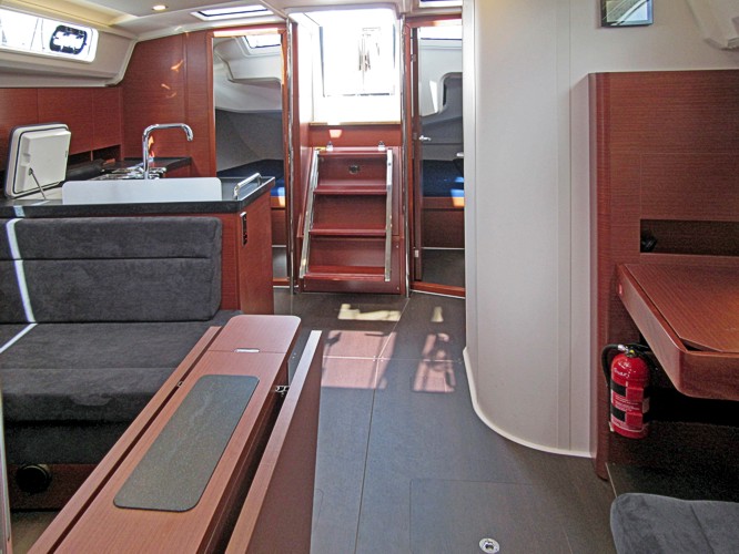 Dieses Bild hat ein leeres Alt-Attribut. Der Dateiname ist Yacht-404-3.jpg